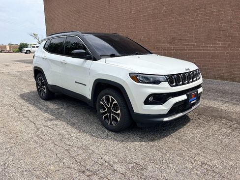 Used 2023 Jeep Compass Limited AWD/4WD image 7