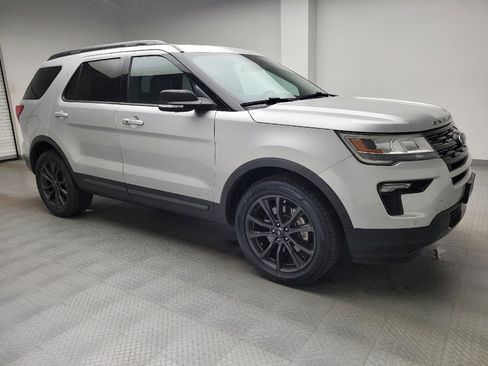 Used 2018 Ford Explorer XLT w/ Equipment Group 202A AWD/4WD image 11