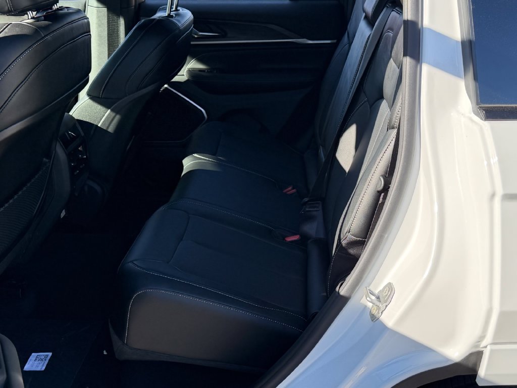 New 2026 Jeep Grand Cherokee Limited AWD/4WD image 17