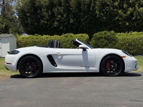 Certified 2025 Porsche 718 Boxster S RWD image 8