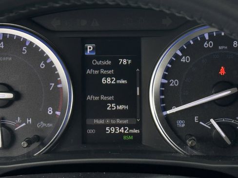 Used 2018 Toyota Highlander XLE FWD image 15