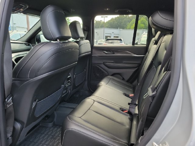 Certified 2024 Jeep Grand Cherokee Limited w/ Black Appearance Package AWD/4WD image 15
