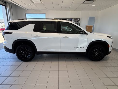 Used 2025 Chevrolet Traverse LT w/ Midnight/Sport Edition FWD image 6