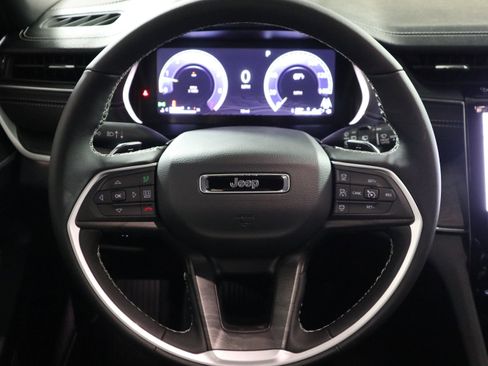 New 2025 Jeep Grand Cherokee L Limited image 18