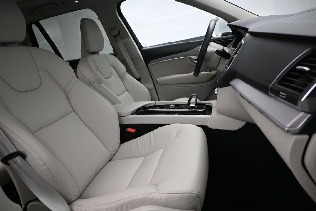 Used 2023 Volvo XC90 B5 Core w/ Protection Package Premier AWD/4WD image 32