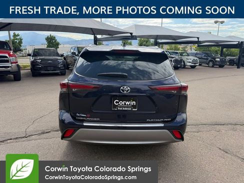 Used 2026 Toyota Highlander Platinum AWD/4WD image 6