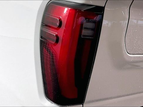 Used 2024 GMC Sierra 2500 SLT w/ SLT Premium Package AWD/4WD image 24