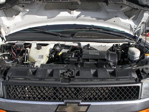 Used 2016 Chevrolet Express 4500 w/ Chrome Appearance Package image 14