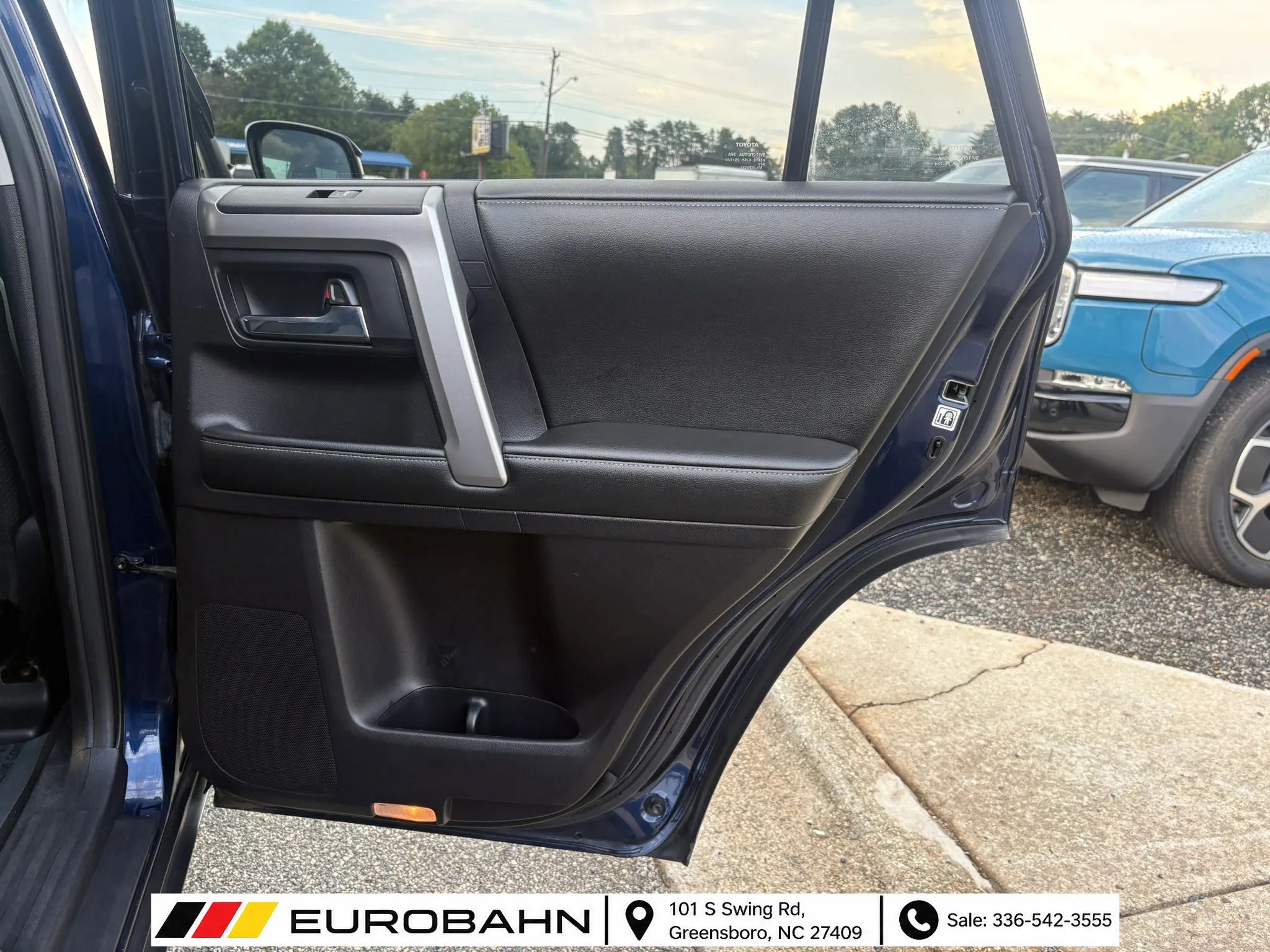 Used 2015 Toyota 4Runner SR5 AWD/4WD image 14