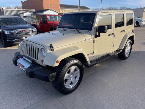 Used 2011 Jeep Wrangler Unlimited Sahara w/ Connectivity Group AWD/4WD image 2