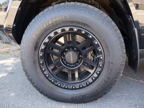 Used 2018 Toyota 4Runner SR5 AWD/4WD image 41