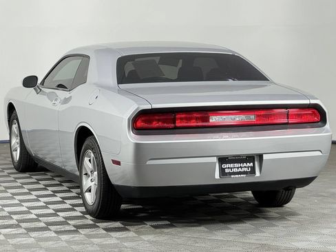 Used 2010 Dodge Challenger SE RWD image 4