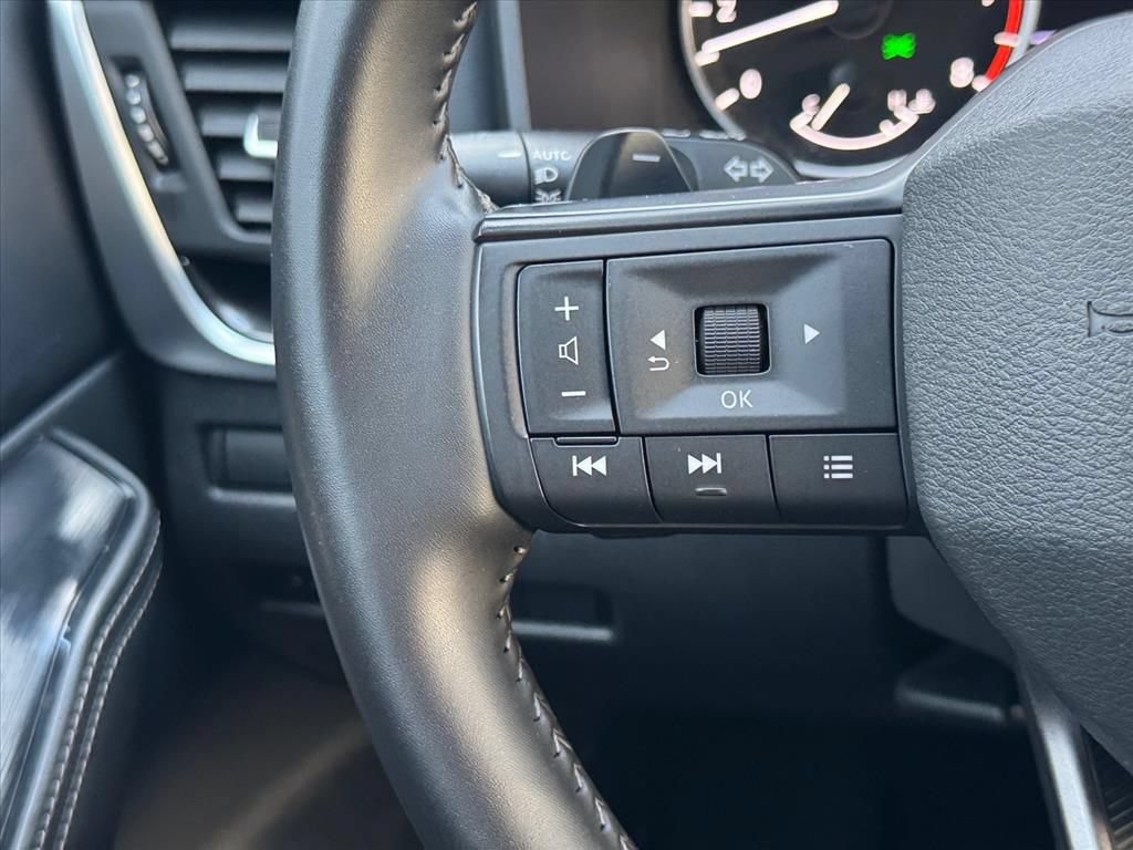 Certified 2025 Nissan Rogue SV FWD image 19
