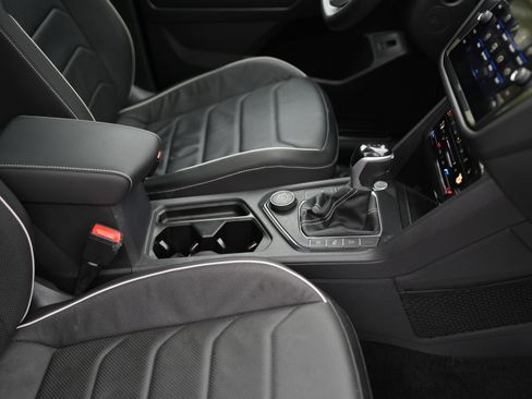 Certified 2023 Volkswagen Tiguan SEL R-Line image 18