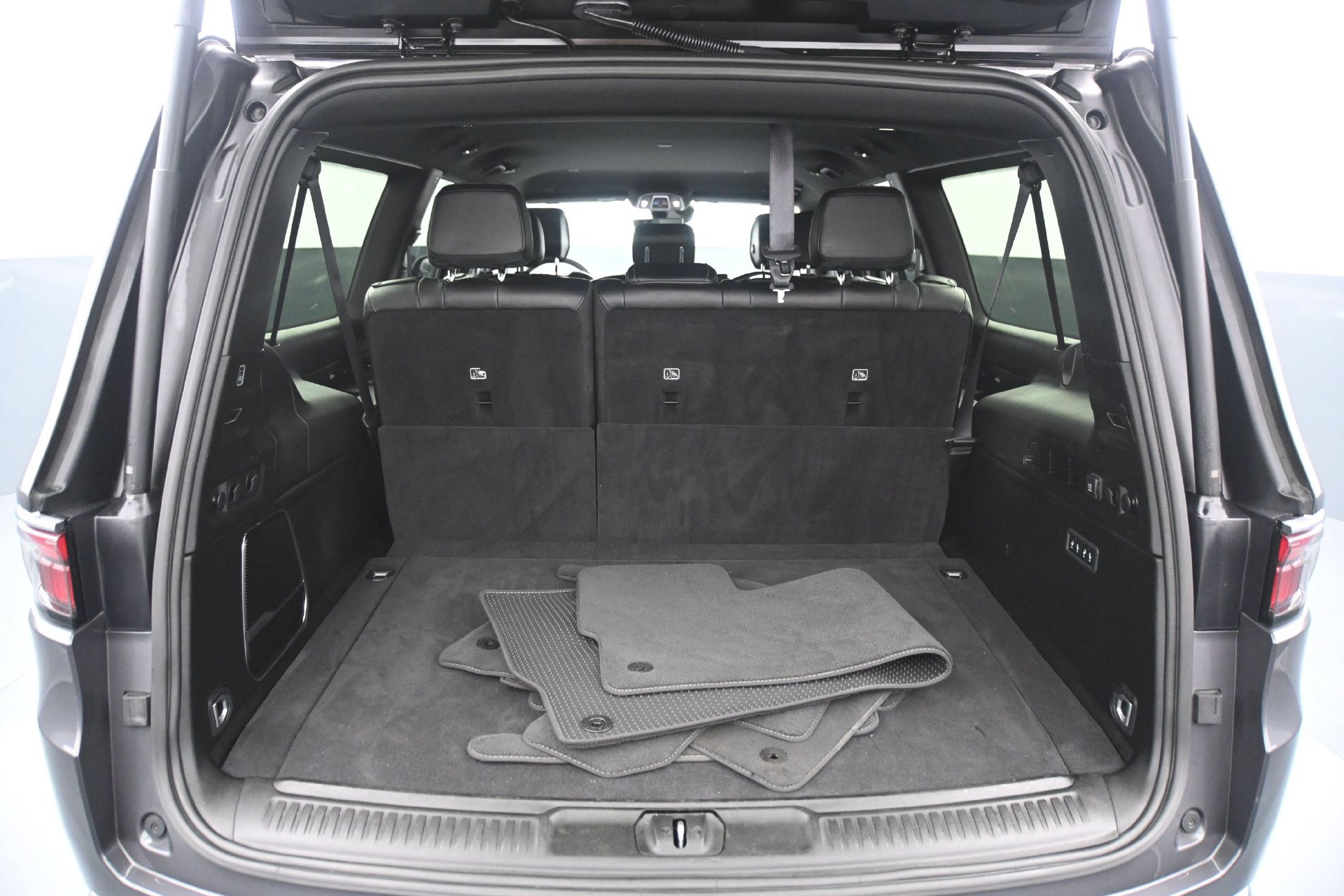 Used 2025 Jeep Wagoneer L Series II w/ 8-pass Seating Package AWD/4WD image 19