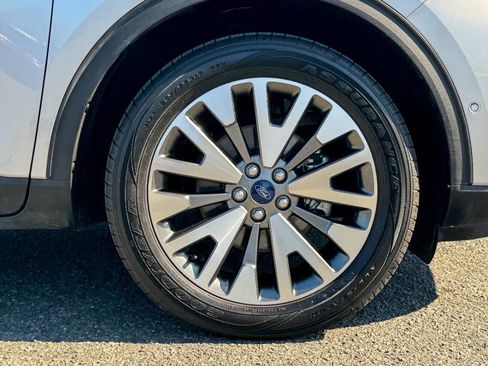 Used 2020 Ford Escape Titanium image 9