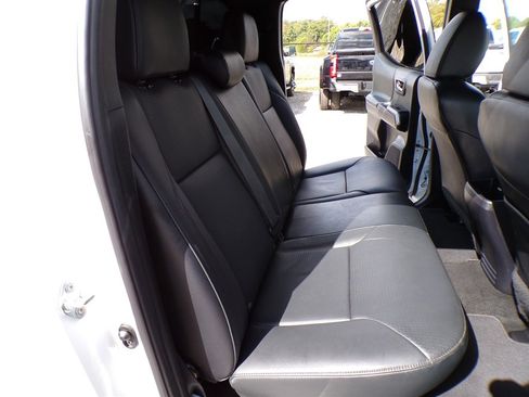 Used 2022 Toyota Tacoma Limited image 21