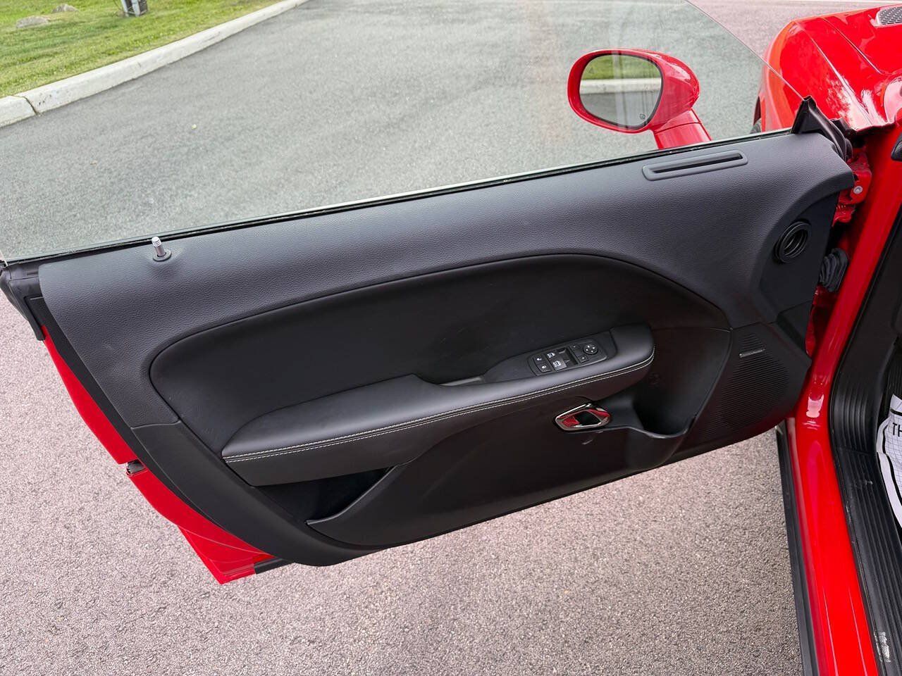 Used 2015 Dodge Challenger SRT Hellcat RWD image 10