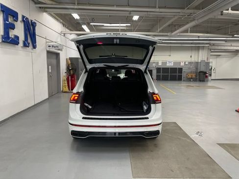 Used 2024 Volkswagen Tiguan SE R-Line AWD/4WD image 9