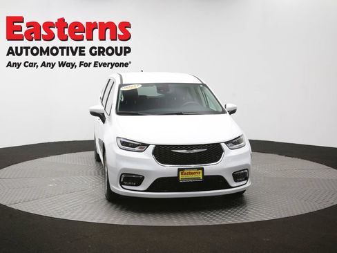Used 2023 Chrysler Pacifica Touring-L FWD image 53