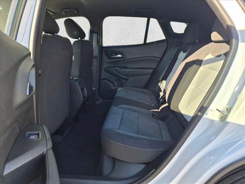 Used 2026 Chevrolet Trax RS FWD image 19