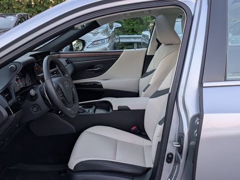 Certified 2025 Lexus ES 300h 300h image 15