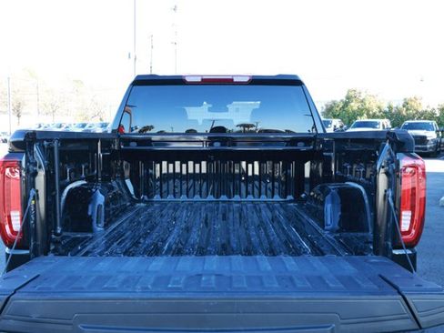 Used 2025 GMC Sierra 1500 SLT image 9
