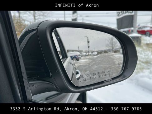 Used 2024 Mercedes-Benz GLB 250 4MATIC image 24