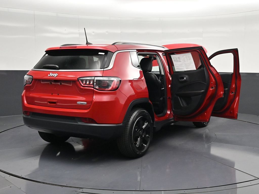 Used 2021 Jeep Compass Latitude FWD image 30