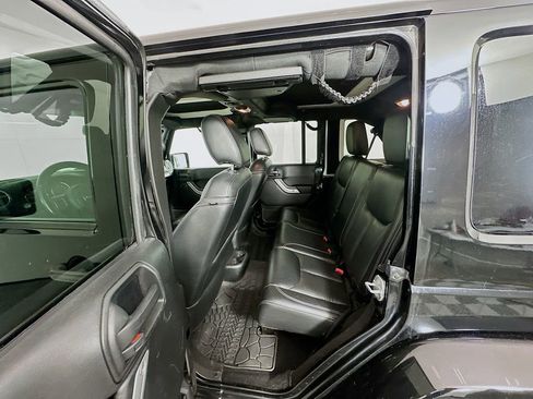 Used 2017 Jeep Wrangler Unlimited Sahara w/ Connectivity Group image 22