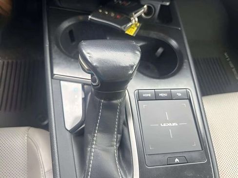 Used 2019 Lexus UX 250h AWD/4WD image 12