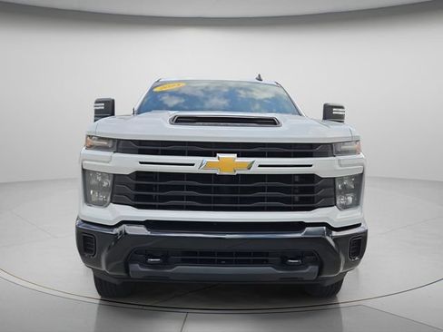 Used 2024 Chevrolet Silverado 2500 Custom w/ Custom Value Package AWD/4WD image 4