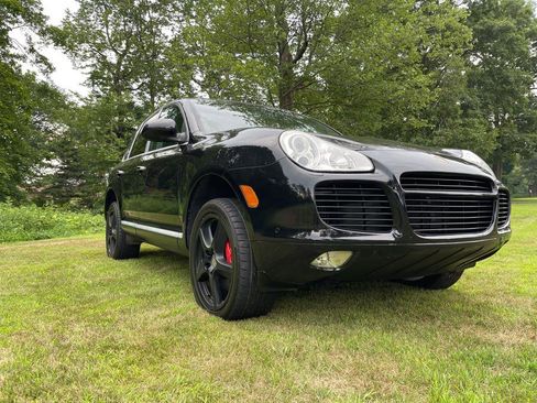 Used 2005 Porsche Cayenne Turbo image 2