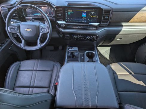 Used 2025 Chevrolet Silverado 1500 High Country AWD/4WD image 9