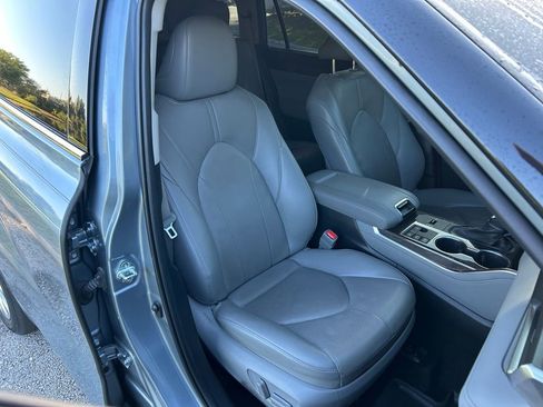 Used 2023 Toyota Highlander Limited image 16