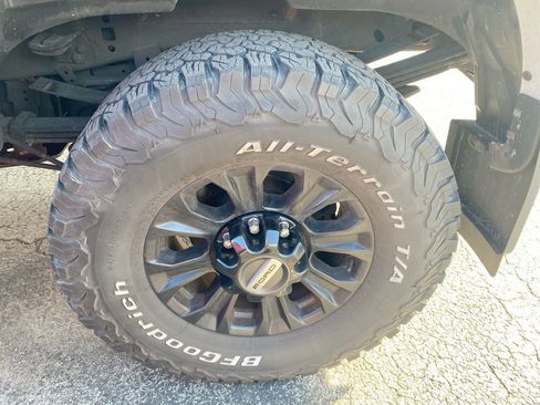 Used 2022 Ford F350 Lariat w/ Tremor Off-Road Package AWD/4WD image 2