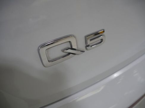 Used 2020 Audi Q5 2.0T Premium Plus w/ Premium Plus Package image 9