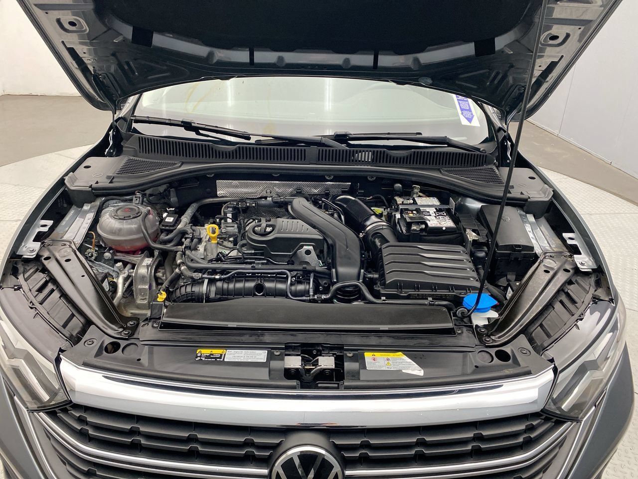 Used 2024 Volkswagen Jetta SE FWD image 11