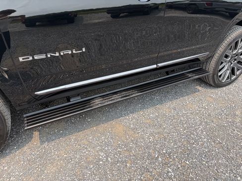 Used 2026 GMC Yukon Denali Ultimate AWD/4WD image 16