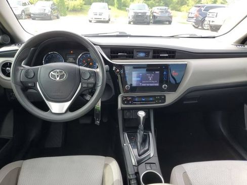 Used 2018 Toyota Corolla LE FWD image 26