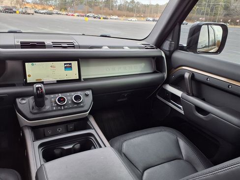 Used 2024 Land Rover Defender 110 X-Dynamic SE image 25