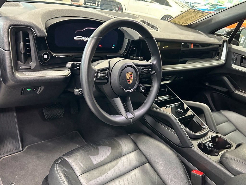 Used 2025 Porsche Cayenne AWD/4WD image 26
