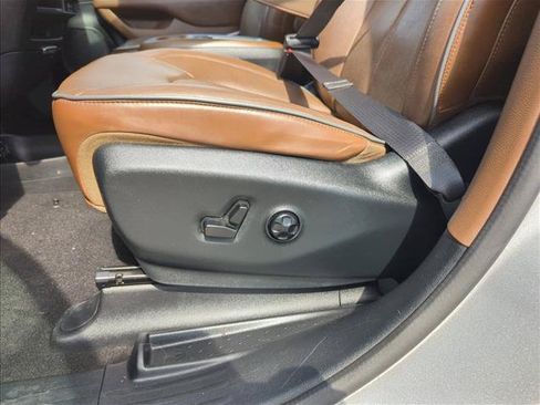 Used 2017 Chrysler Pacifica Limited w/ Advanced Safetytec Group FWD image 15
