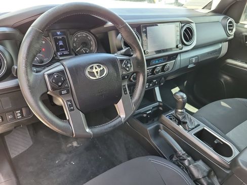 Used 2022 Toyota Tacoma TRD Off-Road w/ Technology Package AWD/4WD image 13