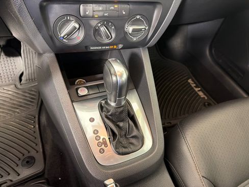 Used 2014 Volkswagen Jetta SE FWD image 16