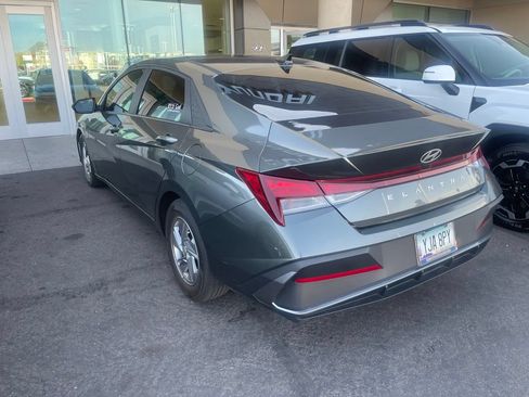 Used 2024 Hyundai Elantra SE FWD image 6