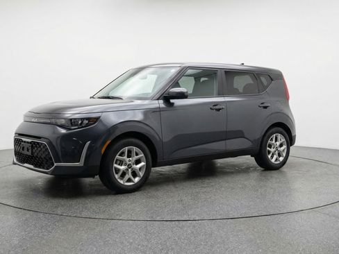 Used 2025 Kia Soul LX w/ LX Technology Package image 3
