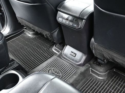 Certified 2023 Toyota Highlander XSE image 33