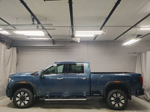 New 2026 GMC Sierra 2500 Denali w/ Denali Reserve Package AWD/4WD image 15