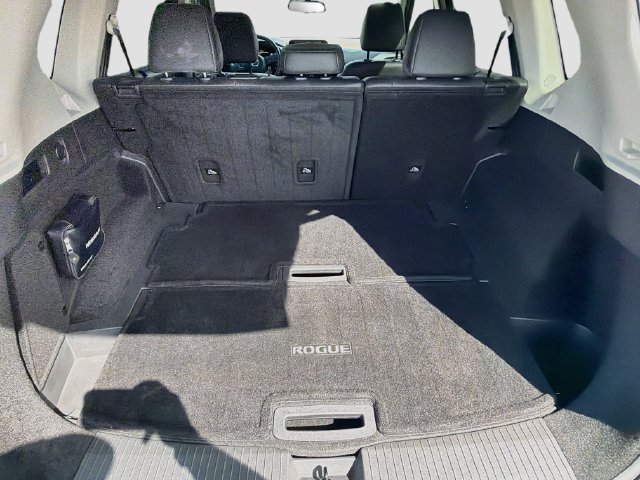 Used 2021 Nissan Rogue Platinum FWD image 12